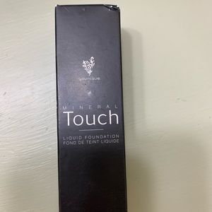 Younique mineral touch liquid foundation